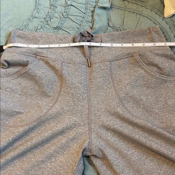 Lululemon Wide-Leg Cropped Pants - Picture 8 of 13